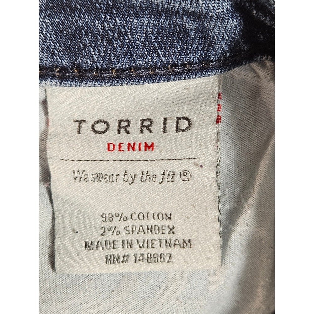 Torrid Denim Womens Size 12 Medium Wash Stretch Jean shorts - Picture 7 of 10